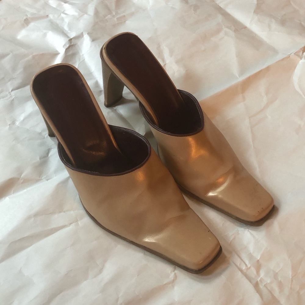 pret a porter • italy pearlized cream slip heels •